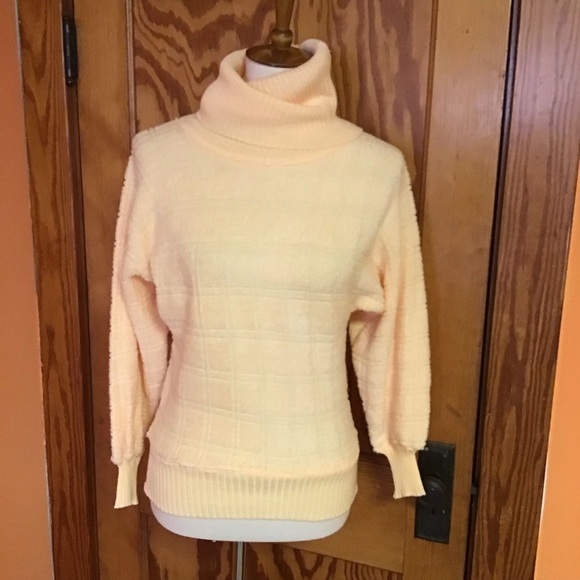 Vintage 70s yellow fuzzy turtleneck sweater - Picture 8 of 9